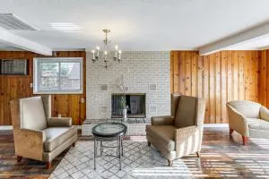 Carlsbad Home about 22 Mi to Natl Park! - 阿蒂西亚