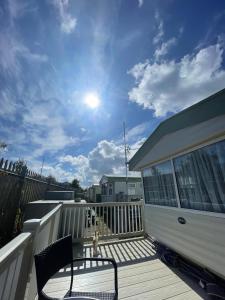 Sealands park, sleeps 6, WiFi, heating, veranda,beach access
