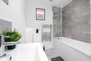 Bright Cosy Greenwich - 3 Bedroom Apartment 5 Beds - Free Parking