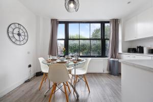 Bright Cosy Greenwich - 3 Bedroom Apartment 5 Beds - Free Parking