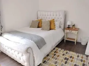 Bright Spacious Double Room, next to Underground Station - Abbey Wood