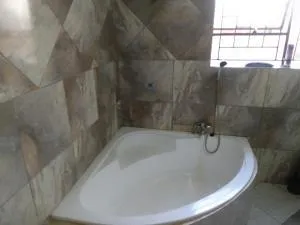 Thiwani Guest House - Clayville