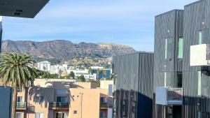 Stunning Hollywood Sign View - Hotel a capsule, Los Angeles