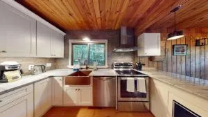 Treehouse Home Brought to you by GetAway Vacations - Proctorsville