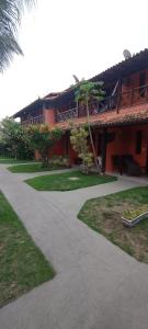 Casa Duplex com 02 suítes completa em Condomínio com Piscina , Sauna, Churrasqueiras,Deck podendo parar embarcações, próximo as Praias ds Conchas, Peró e também a linda Ilha do Japônes, ambiente familiar e muito aconchegante!!!!!!