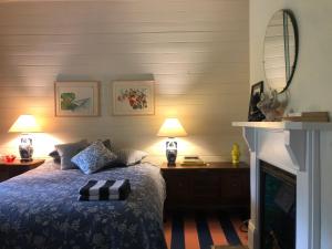 Original 1895 cottage with magnificent uninterrupted views of valley