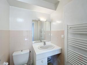 Studio avec terrasse, proche thermes et centre, animaux acceptés, wifi inclus, Lamalou-les-Bains - FR-1-451-66