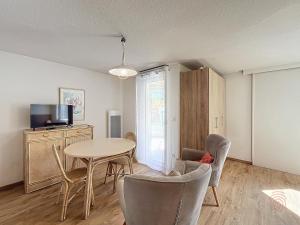 Studio avec terrasse, proche thermes et centre, animaux acceptés, wifi inclus, Lamalou-les-Bains - FR-1-451-66