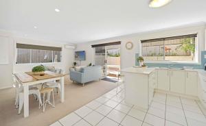 Azul Blue at Shellys