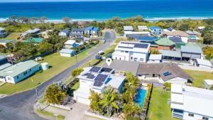 Pool, Whale - Observation - Deck, Sleeps 6, Pets - Arrawarra