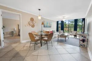 Fun 2 bed/2 bath condo with pool on Biloxi Beach - Beauvoir