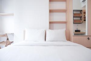 Homey and Simply Studio at Tokyo Riverside PIK 2 Apartment By Travelio