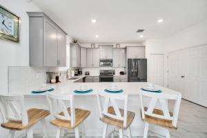 Brand New 6BD, Gameroom Movie Theater And Pool