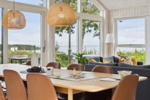 Lovely, New-Built Cottage Near Sea