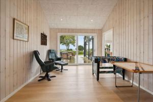 Lovely New-Built Cottage Near Sea