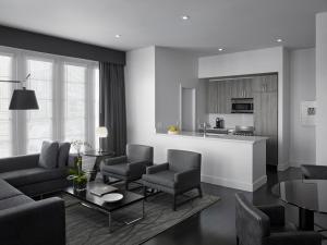 One Bedroom Penthouse Suite with Private Terrace room in AKA White House