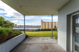 Cosy and Comfortable Unit with Parking & Wifi