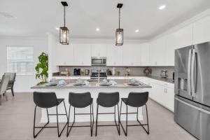 Spacious Villa near Disney wPool ,Game room