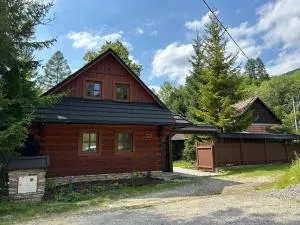 Chata KORSO v súkromí so záhradou 1200m2 - Biela