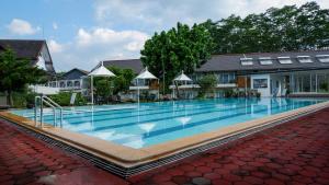 Front One Resort Magelang