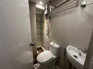 Modern Chic 2BR with Panoramic Golf View in BGC