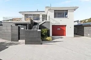 The Residential Retreat-Sleeps 15-Close to Shops - 蒙塔古湾