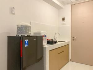 Homey and Comfortable Studio Tokyo Riverside PIK 2 Apartment By Travelio