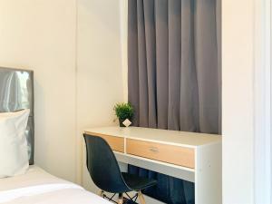 Homey and Comfortable Studio Tokyo Riverside PIK 2 Apartment By Travelio