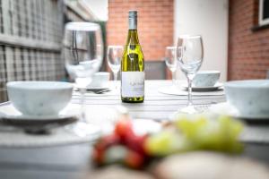 BEST location! Sleep 7 Pet Friendly Spacious