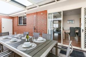 BEST location! Sleep 7 Pet Friendly Spacious