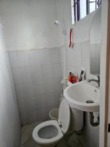 Mels Place U1 Batangas 2 BR House w Free Parking Free Wifi 4 adults and kids