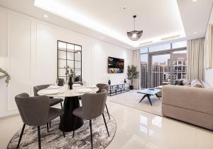 High Floor Apartment in 5 Star Hotel with Infinity Pool Burj View Gym Spa Sauna