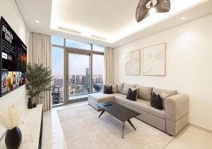 High Floor Apartment in 5 Star Hotel with Infinity Pool Burj View Gym Spa Sauna