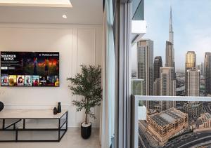 High Floor Apartment in 5 Star Hotel with Infinity Pool Burj View Gym Spa Sauna