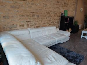 B&B / Chambres d'hotes Appartement Bagnols - Les Meubles des Pierres Dorees : photos des chambres
