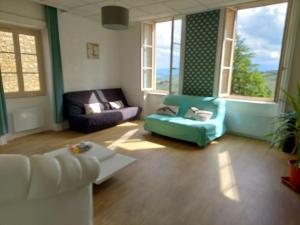 B&B / Chambres d'hotes Appartement Bagnols - Les Meubles des Pierres Dorees : photos des chambres