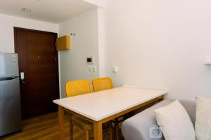 Spacious 1BR with Japandi Design at West Vista Apartment By Travelio