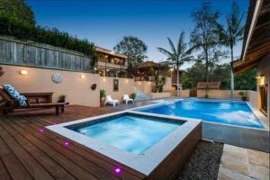 Cozy One Room with Massive Pool
