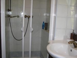 Cozy and Comfortable Guest House in the City