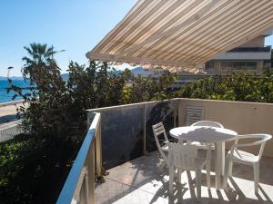 Le Lavandou, T2 - 4 personnes, belle vue mer, accès direct à la plage - FR-1-803-62