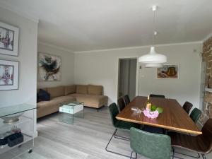 Casa la Choza, con piscina en la playa de Oriñón