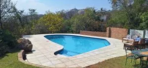 Giraffe Self Catering Cottage - Crocodile Valley Estates