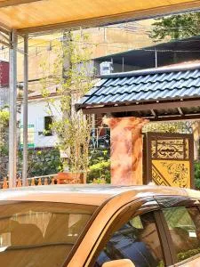 Nhà sàn Mây Trắng - Nhà sàn mới dựng còn thơm mùi gỗ - Ly Tzeu Ping