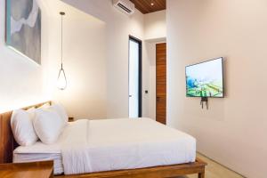 Lux Seis 3BR Canggu - Free Airport Transport and 24 Security