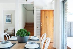 Luxe-Coastal Balmoral Townhouse