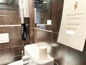 Single Room room in 7Art Hotel