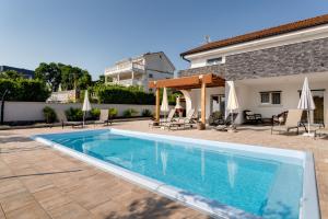 New villa with pool, 600 m from the beach - by TRAVELER tourist agency Krk ID 2164
