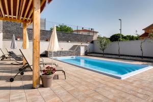 New villa with pool, 600 m from the beach - by TRAVELER tourist agency Krk ID 2164