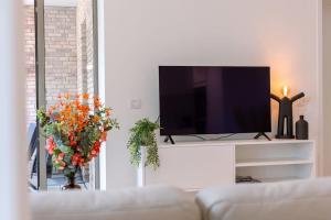 Ostend 2-BR Apartment with Terrace & BBQ & Parking