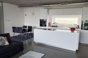 Pasivní dům uprostřed louky